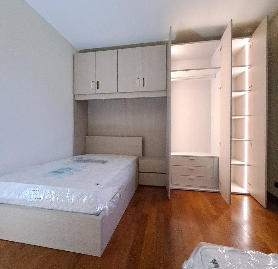 Cameretta su misura con letto, comodino, due armadi con led in provincia di treviso