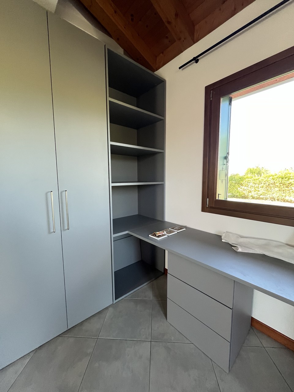 Mobili su misura per un privato, angolo studio progettato su misura