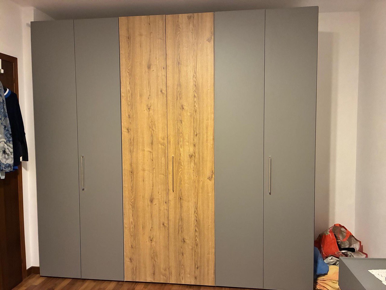 armadio 6 ante legno e grigio 